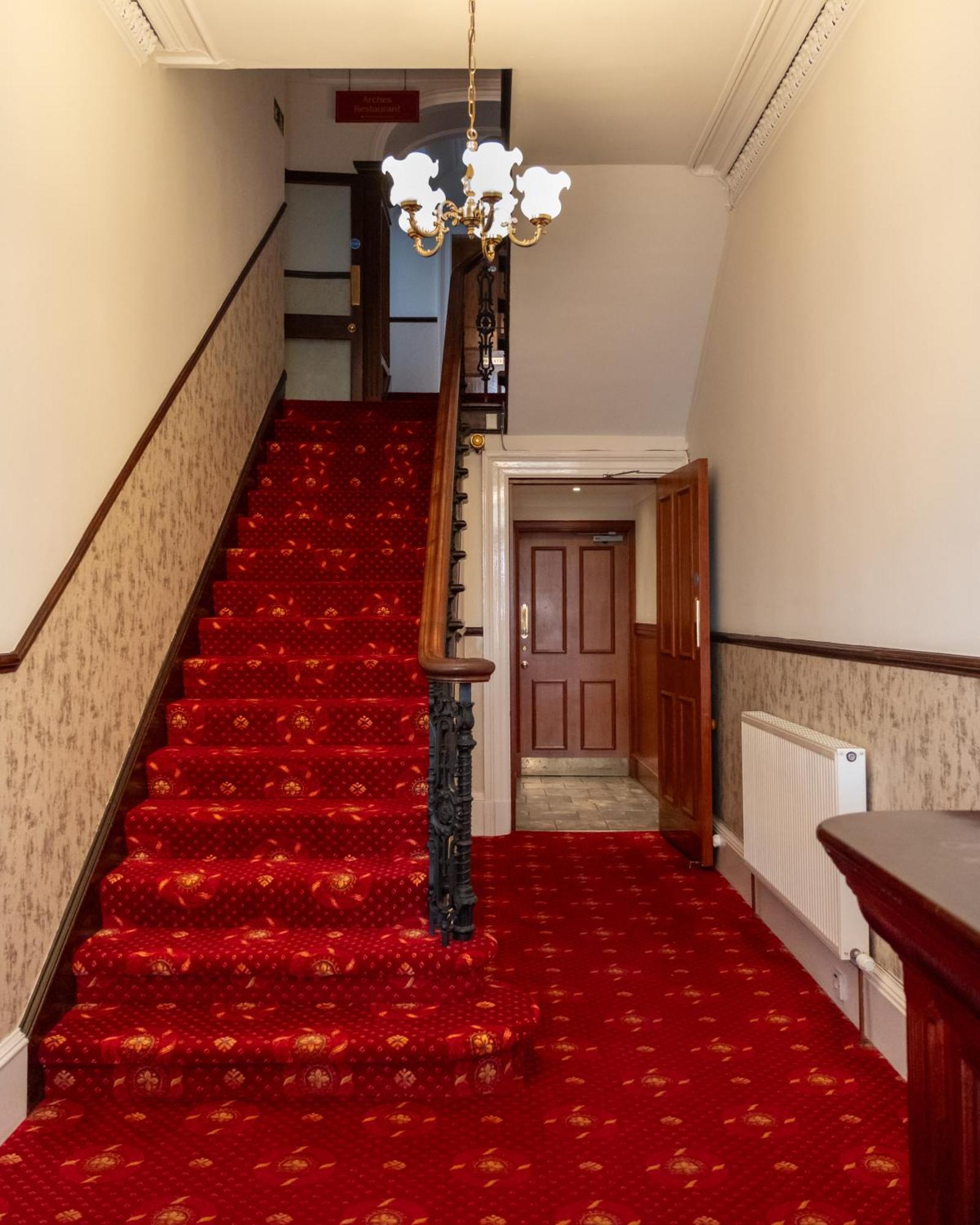 Station Hotel Ellon Ngoại thất bức ảnh